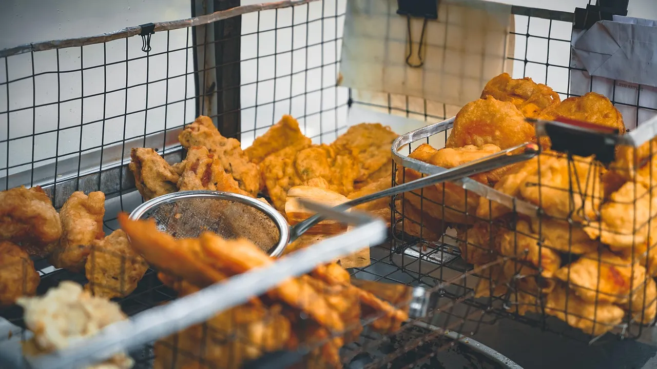 Bahan Hewani Tersembunyi di Makanan Indonesia (Terasi, Kerupuk)
