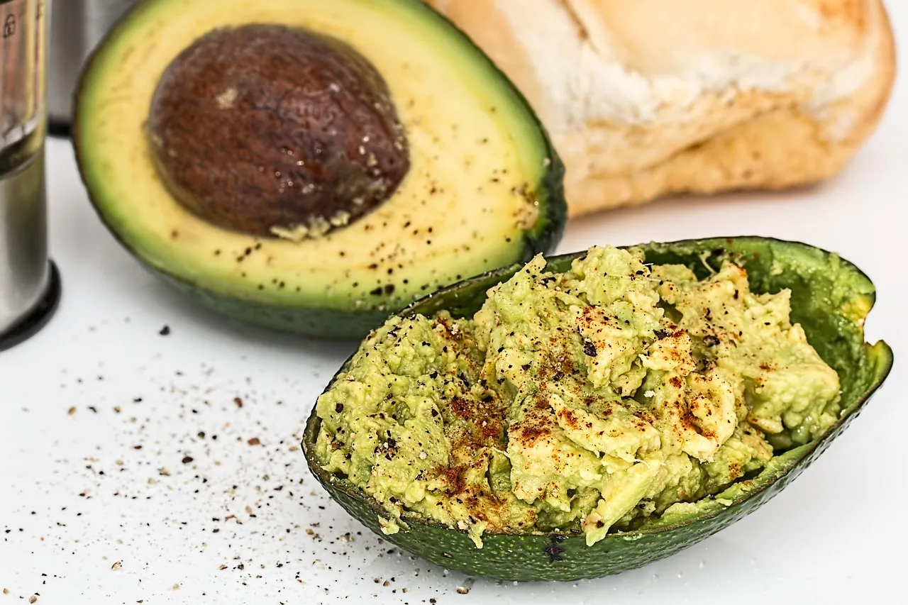 Is Guacamole Vegan? (Yes: Here's What to Watch)