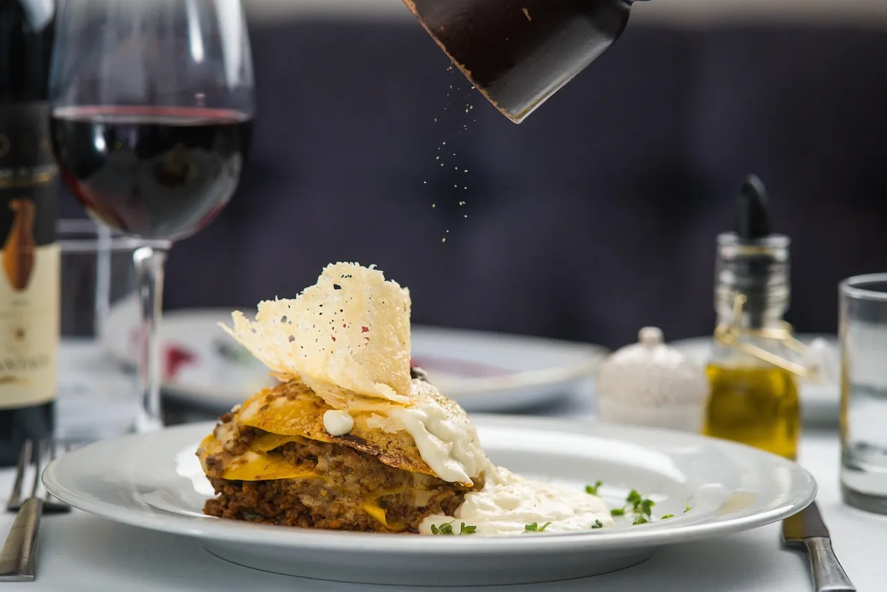Is Lasagna Vegetarian? (Meat, Rennet & Béchamel)